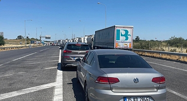 Tatilcilerin dönüşü İpsala Sınır Kapısı'nda yoğunluk oluşturdu