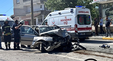 Tekirdağ'da otomobil ile yolcu minibüsü çarpıştı, 5 kişi yaralandı