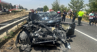 Tırla çarpışan otomobilin sürücüsü yaşamını yitirdi.