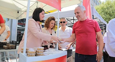 Akın'dan aşure ikramı