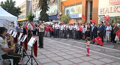 Askeri bando konser verdi