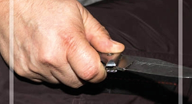 Eşi tarafından bıçaklandı