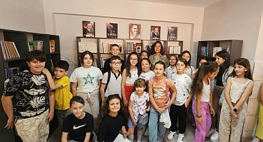 Köy okuluna kütüphane kurdular