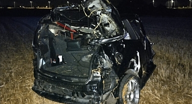 Otomobildeki 2 kişi öldü, 1 kişi yaralandı