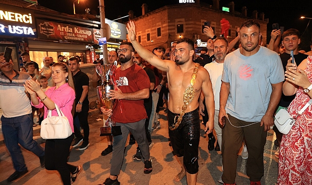 Pehlivan hamam geleneğini sürdürdü