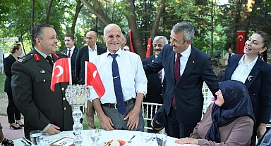Şehit aileleri ve gazilerle bir araya geldiler