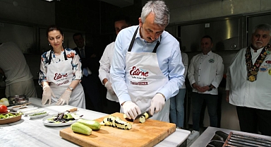 Vali Sezer mutfağa girdi