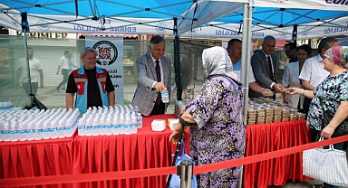 Valilikten aşure ikramı
