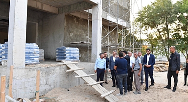Valisi Sezer, inşası süren okulda incelemede bulundu
