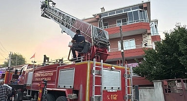 Yangında mahsur kalanları itfaiye kurtardı