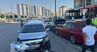 Zincirleme trafik kazası meydana geldi