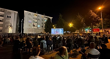 Açık havada film izlediler