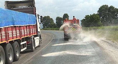 Komşuda yollara sıcak hava önlemi