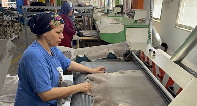 Kuzu derisinden kıyafet tasarladılar