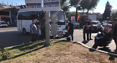 Minibüs ile çarpışan motosikletin sürücüsü ağır yaralandı
