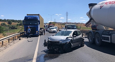 Otomobil bariyerlere çarptı