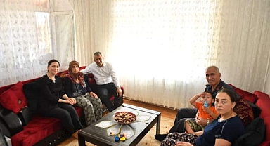 Vali Sezer'den şehit ailesine ziyaret