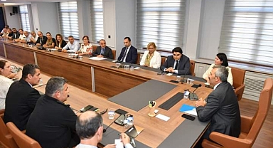 Vali Sezer Muhtarlarla Toplantı Yaptı