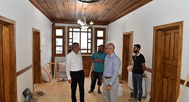 Vali Sezer tarihi konakları inceledi