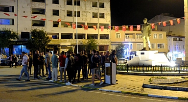 Atatürk heykeline zarar vermeye çalıştı