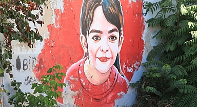 Azerbaycanlı ressam Narin Güran'ın portresini resmetti
