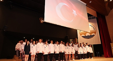 BEYAZ ÖNLÜKLERİ GİYDİLER