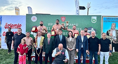 Kel Aliço Pehlivan Yağlı Güreşleri'nin başpehlivanı İsmail Koç oldu