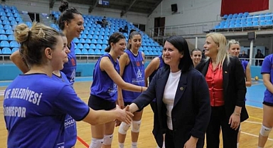Başkan Akın’dan voleybol takımına ziyaret