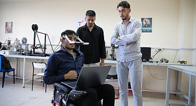 GÖZ HAREKETLERİYLE ÇALIŞIYOR