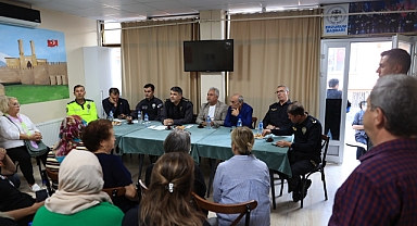 Karaburun, Huzur Toplantısı'nda vatandaşlarla buluştu