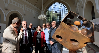 Trakya Üniversitesinde metal heykel, madalyon ve takı sergisi açıldı