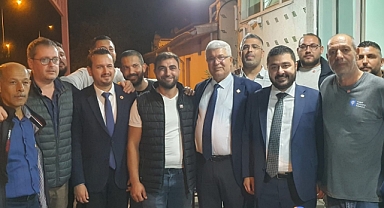 Yazgan Karaağaç’ta partiye katılanlara rozetlerini taktı