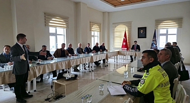 KAYMAKAM AYTE KURUM MÜDÜRLERİYLE BİR ARAYA GELDİ