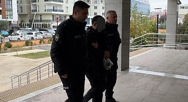 Yabancı plakalı otomobile sahte Türk plaka takarken yakalandı