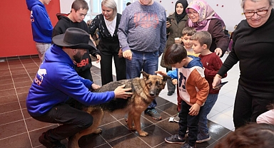 EĞİTİMLİ KÖPEKLERLE SICAK BULUŞMA