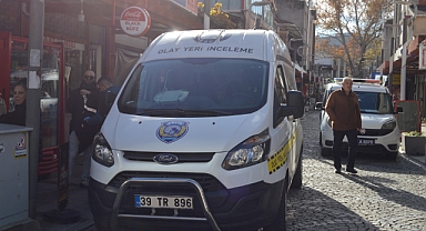 Eski eşini bıçakla yaraladı