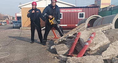 İtfaiye personeline arama kurtarma eğitimi verildi