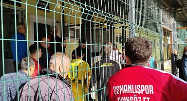 Polis gelmedi, maç tatil edildi