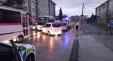 Sağanak yağış beraberinde kazaları getirdi