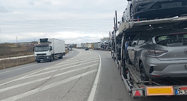 Soğuk havada tır kuyruğu 30 kilometreyi geçti