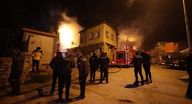 Tek katlı evde çıkan yangın söndürüldü