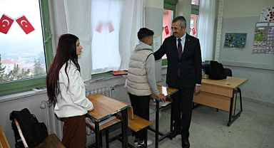 Vali Sezer, Mimar Sinan Ortaokulu’nu ziyaret etti