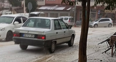 Yenikarpuzlu'ya dolu yağdı