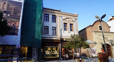 Yenilenen ilk bina görücüye çıktı