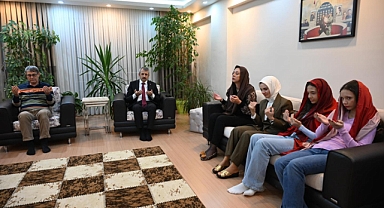 Bakan Göktaş, şehit ailesini ziyaret etti