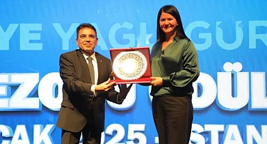 BAŞKAN GENCAN AKIN’A TEŞEKKÜR PLAKETİ