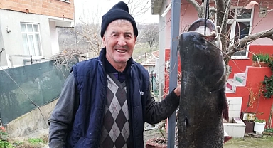 Boyu kadar balık yakaladı