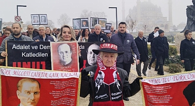 KALPAKSIZ KUVVACI ANITI BAŞINDA ANILDI