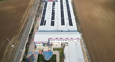 Okul elektriğini güneşten sağlıyor