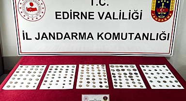Otobüsteki yolcunun üzerinde çok sayıda sikke bulundu